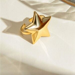 Gold Star Ring Q654